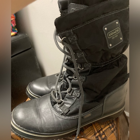 Coach Women’s winter ❄️ boots 👢 - Picture 3 of 8
